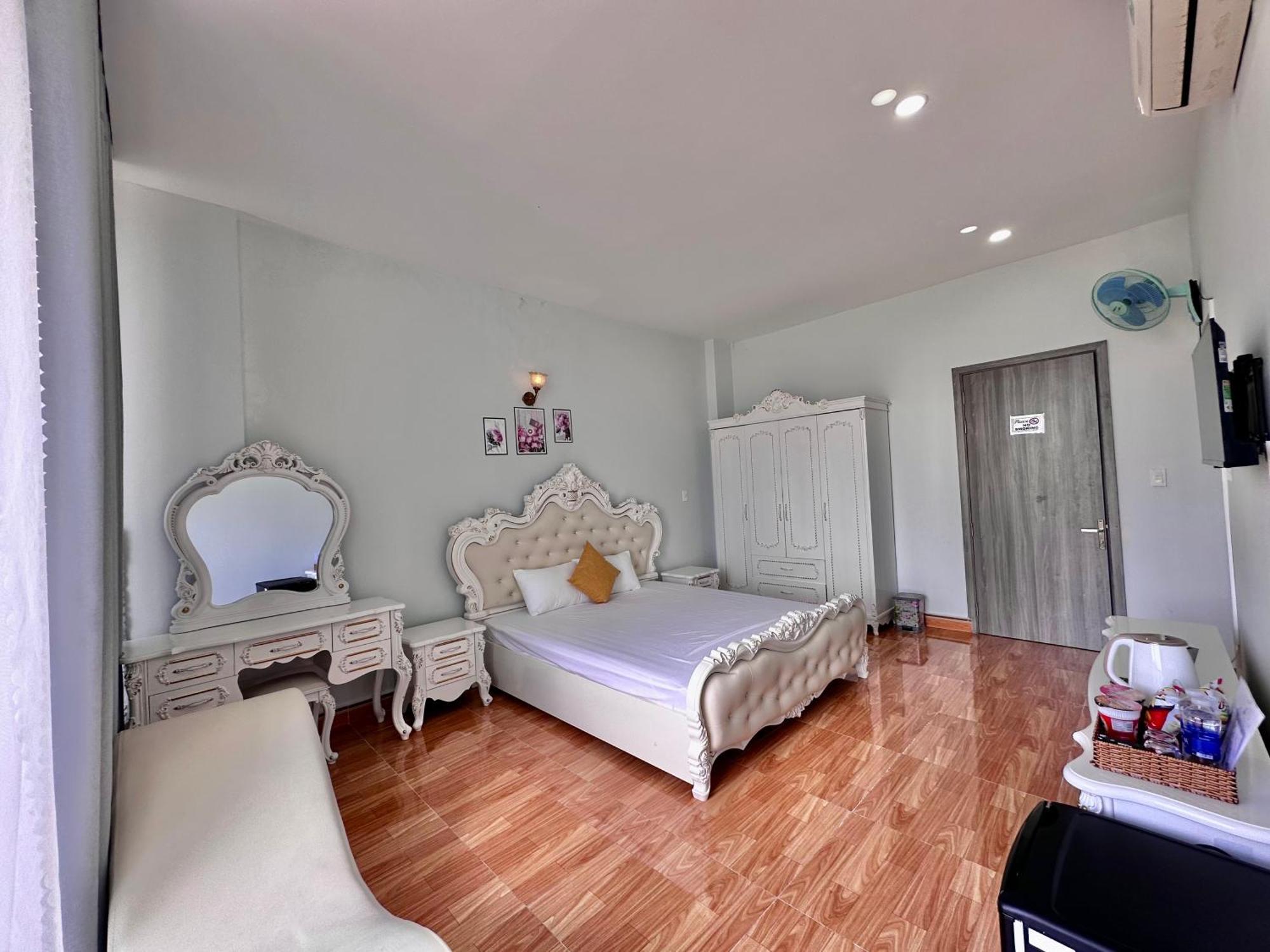 Royal Homestay Туихоа Экстерьер фото